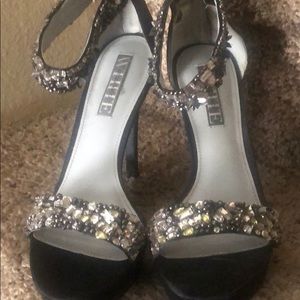 Vera Wang Special occasion heels